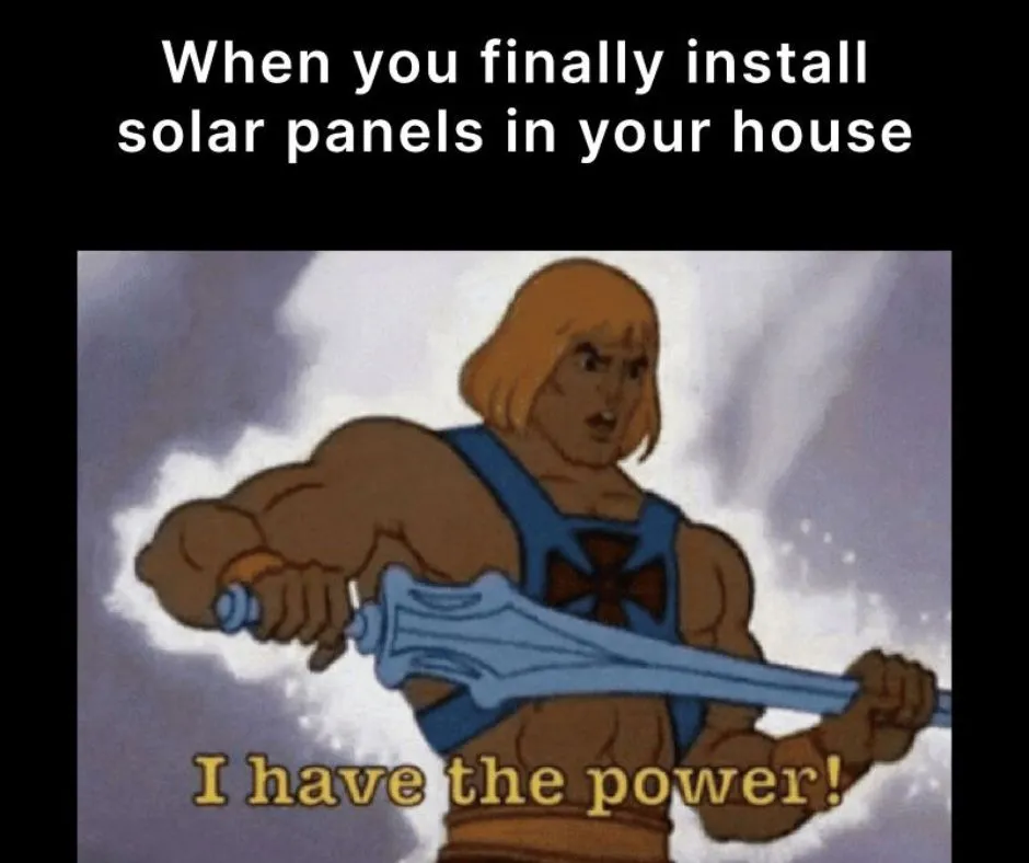 He-Man levanta su espada.